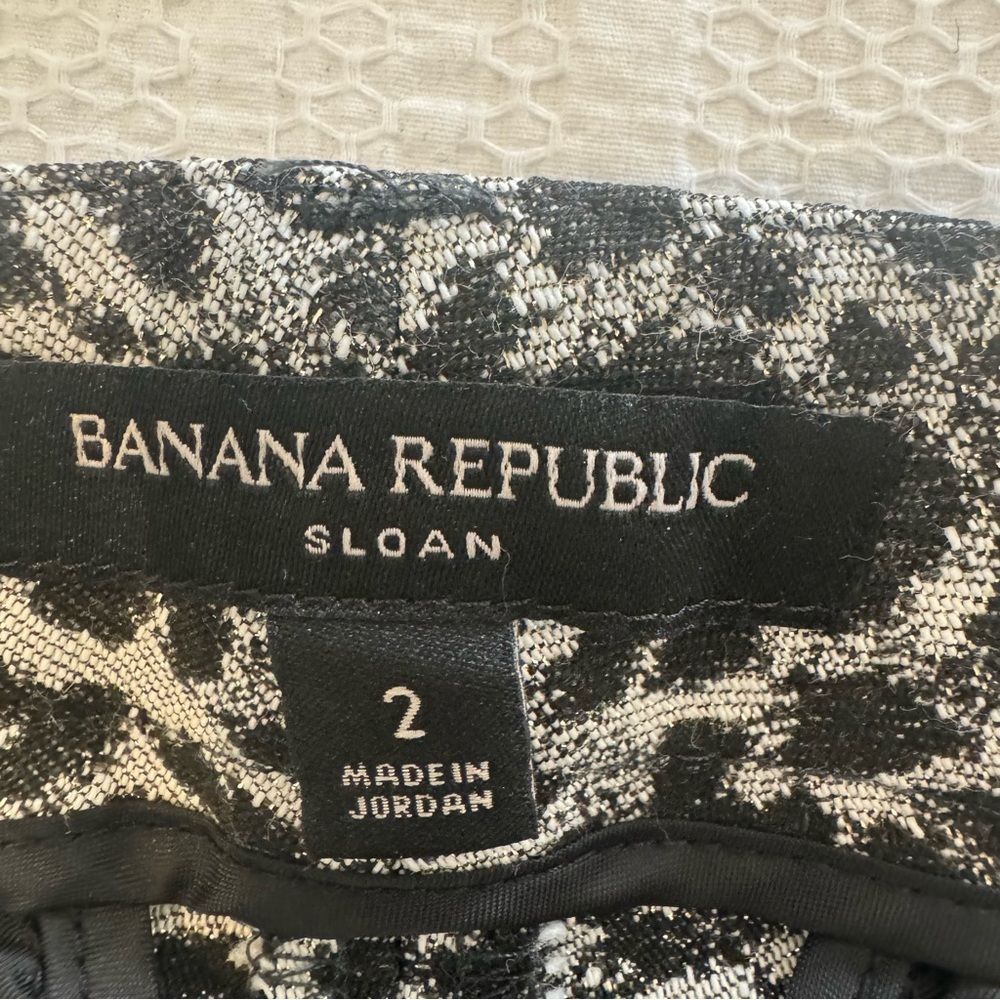 Banana Republic Metallic
Leopard Long Blazer size 4 and matching pants size 2 - Picture 10 of 12